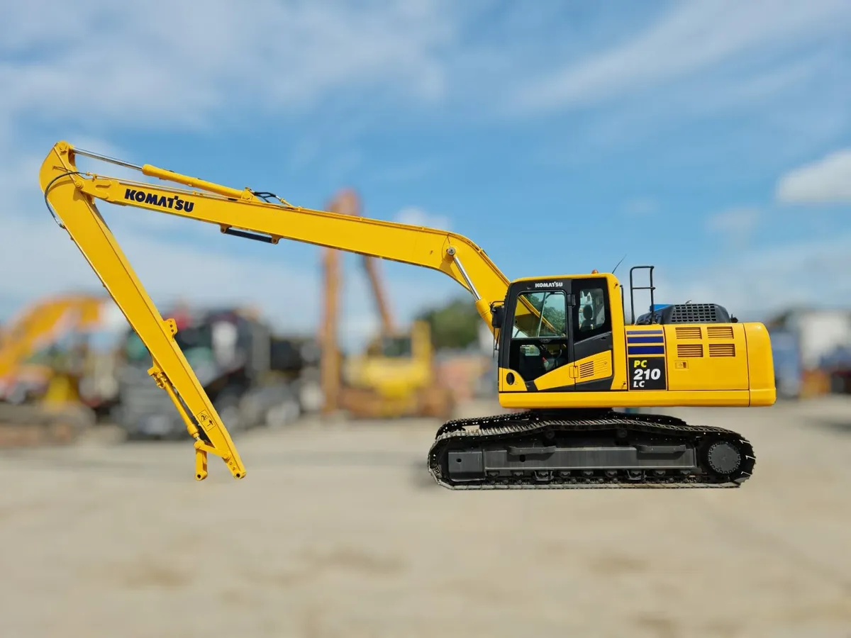 2016 Komatsu PC210LC-10 Long Reach Excavator - Image 3