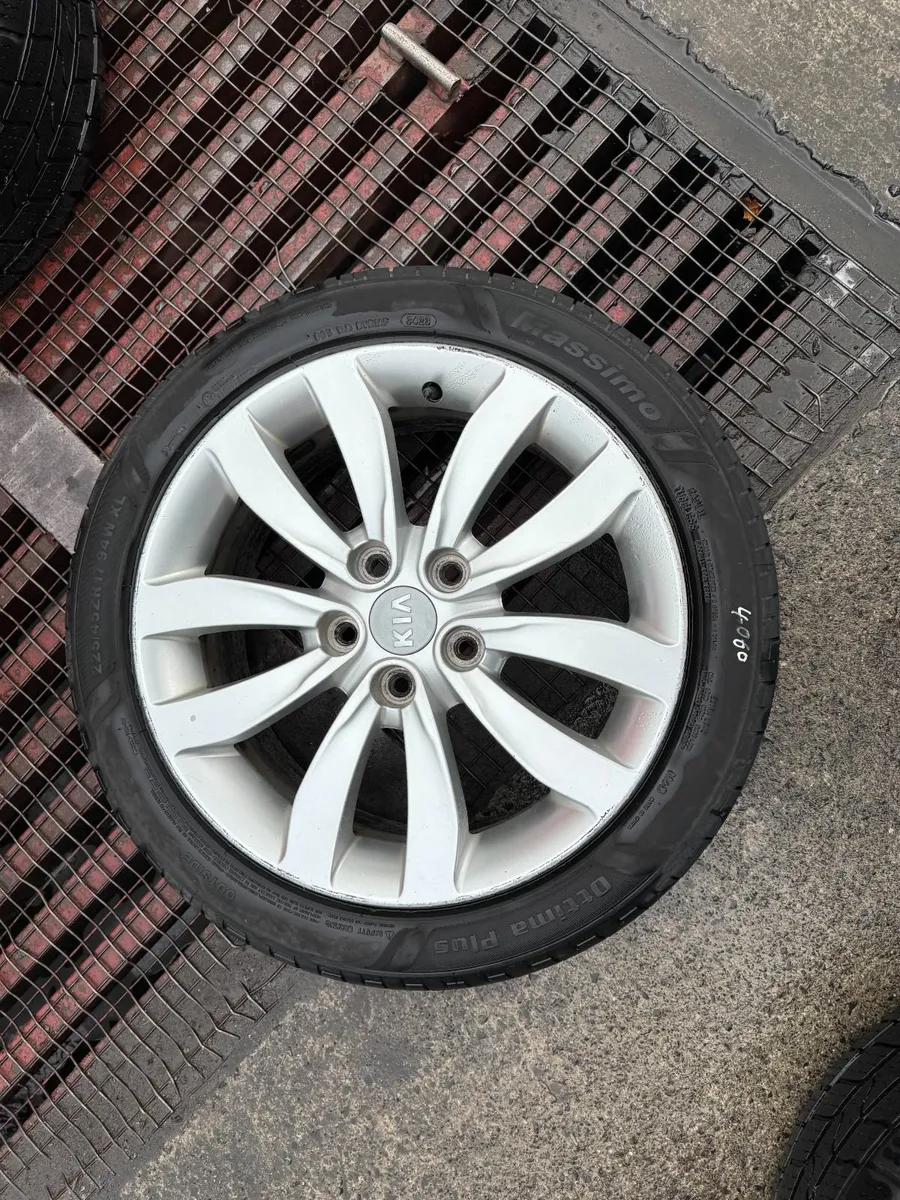 KIA CARENS 17" ALLOY WHEELS - Image 1