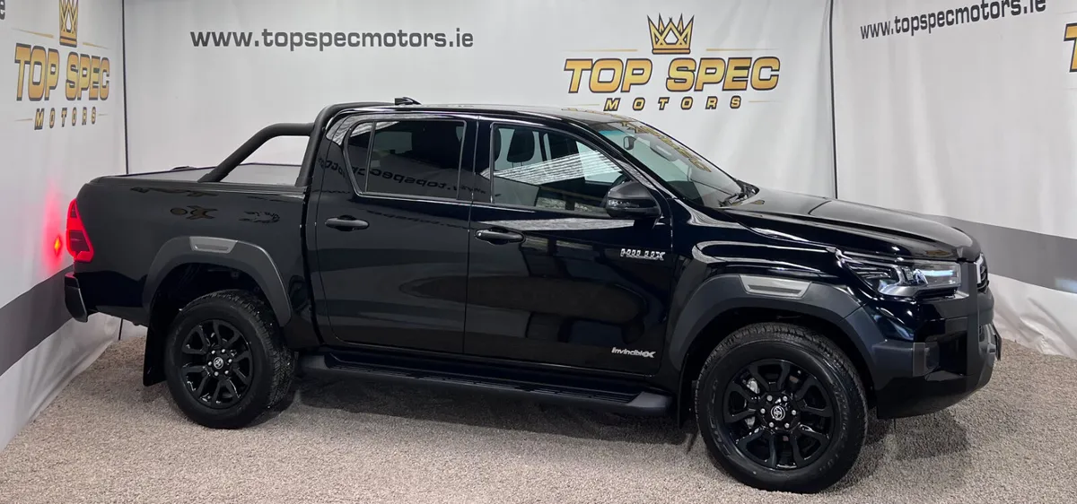 2025 Toyota Hilux Invicible X Auto Double Cab🎩 - Image 4