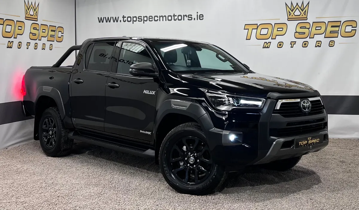 2025 Toyota Hilux Invicible X Auto Double Cab🎩 - Image 3