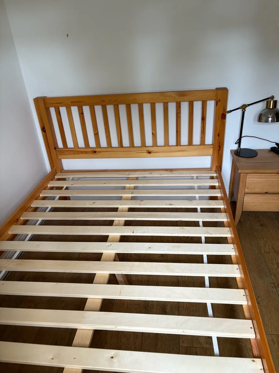 4’6 pine bed - no charge - Image 1