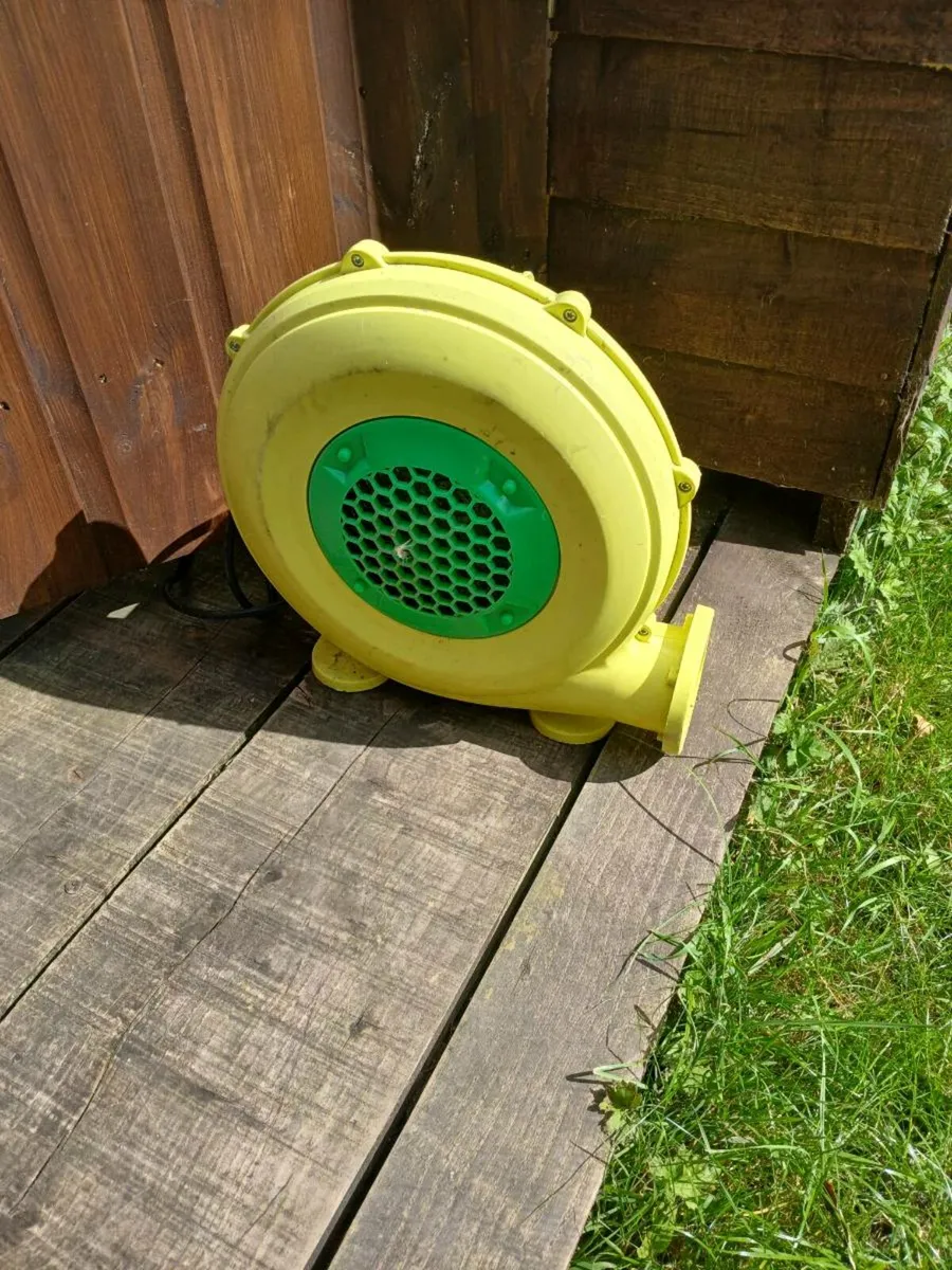 Bouncy castle air pump