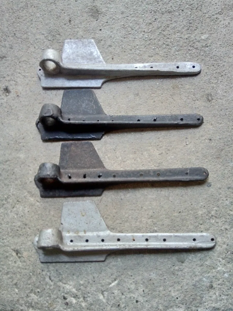 4. Vintage sickle mower knife heads - Image 1