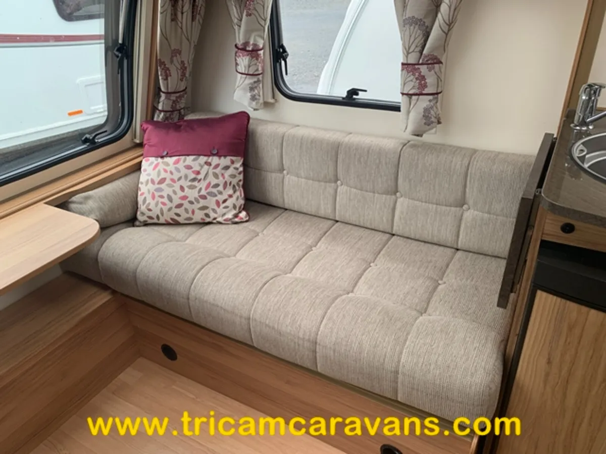 2015 Bailey Pursuit 430/4, Lightweight Fixed Bed - Image 4
