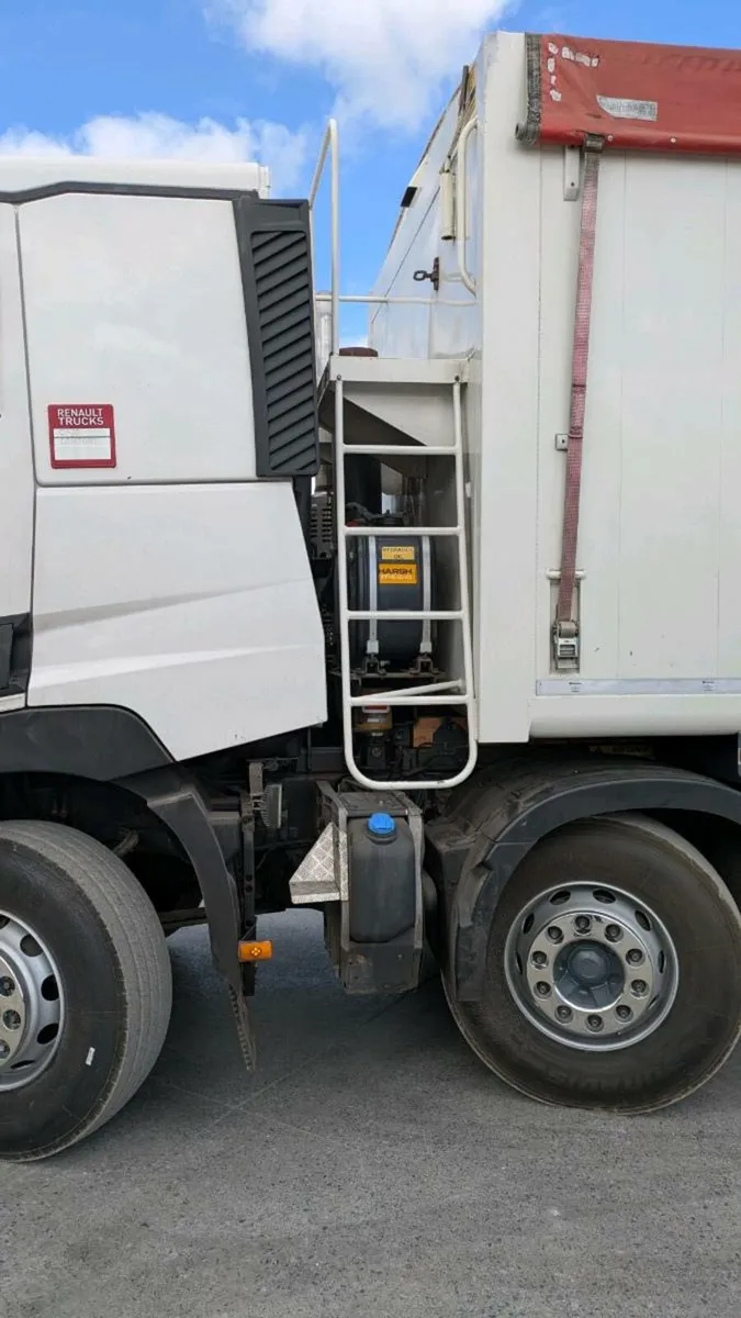 Renault C430 10x4 meal blower - Image 3