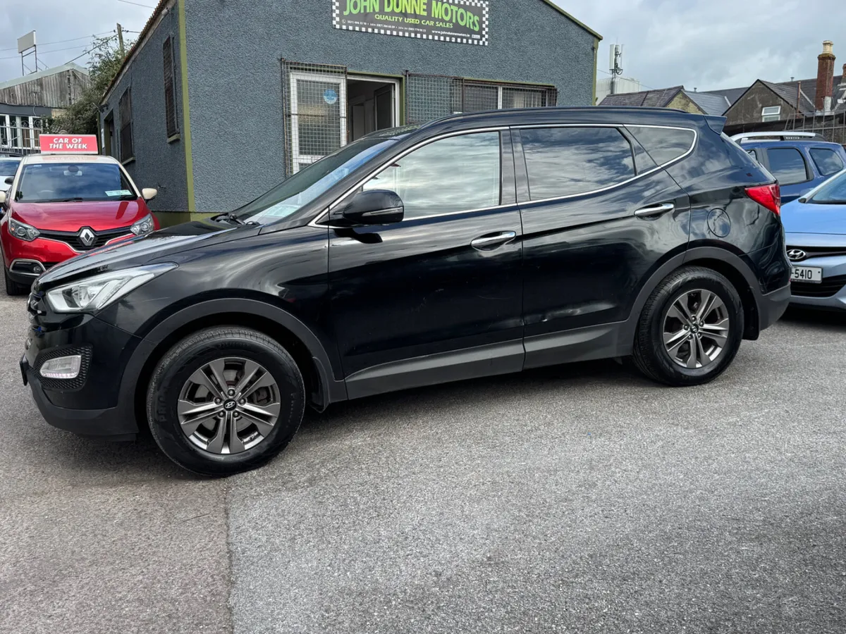 Hyundai Santa Fe 7 seater Jeep - Image 4
