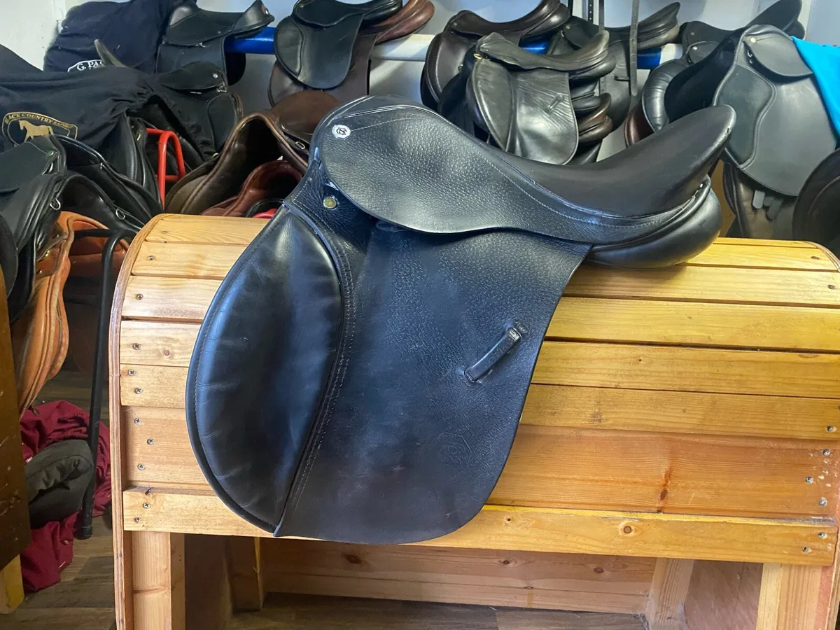 Cliff barnsby 17” black Leather saddle - Image 1