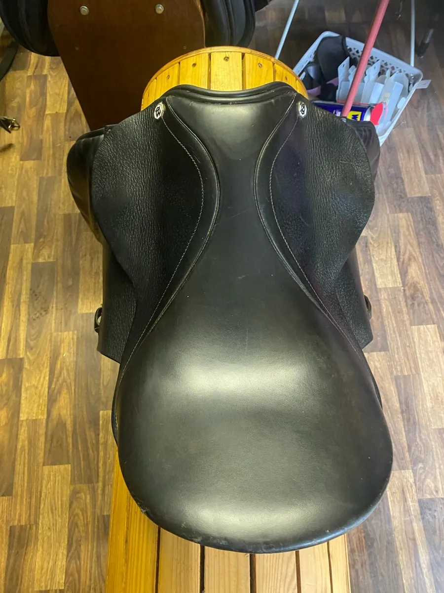 Cliff barnsby 17” black Leather saddle - Image 2