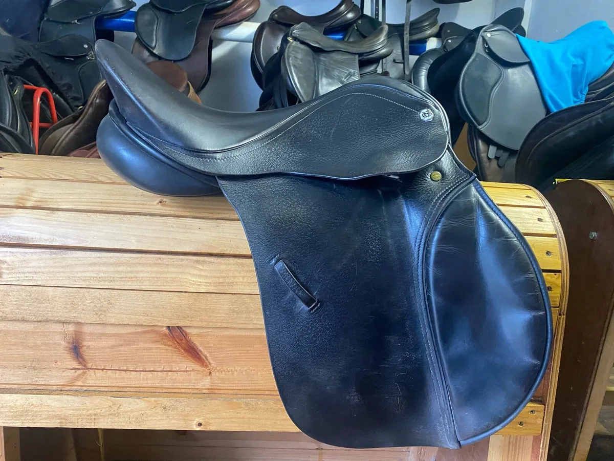 Cliff barnsby 17” black Leather saddle - Image 3