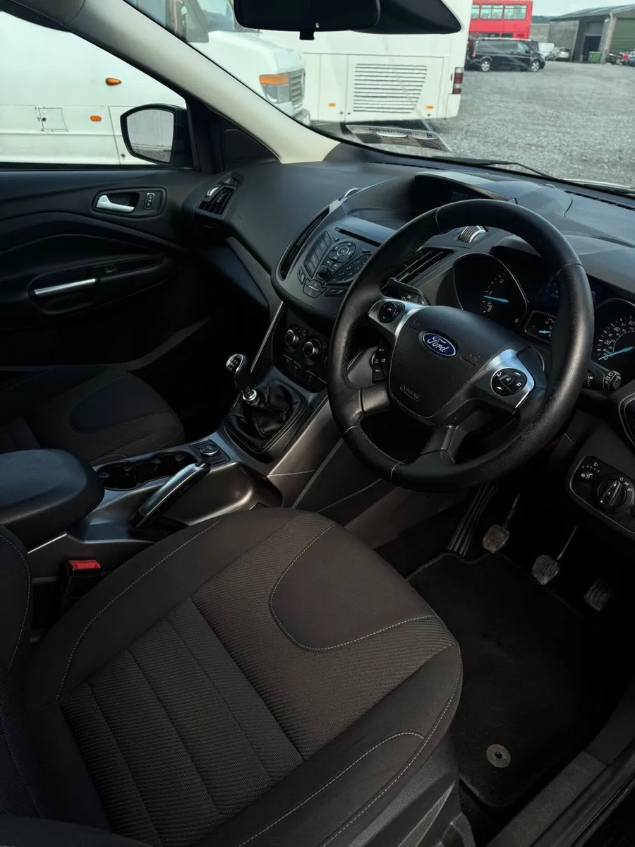 162 FORD KUGA 2.0 5 SEATS - Image 4