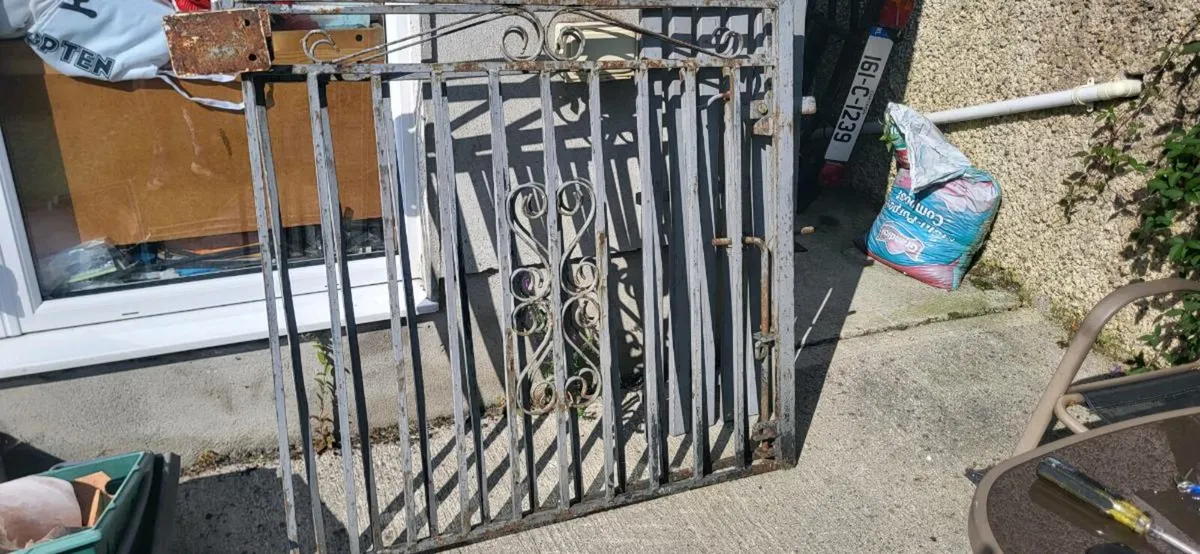 Iron gates - Image 1