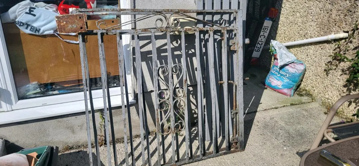 Iron gates - Image 2