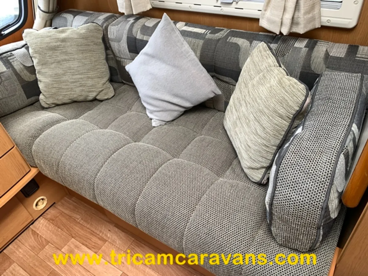 2009 Compass Rallye 544/4, Fixed Bed - Image 3