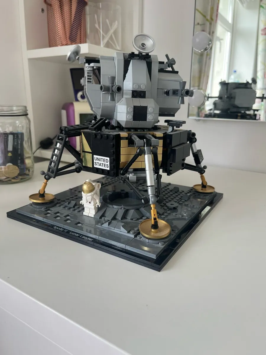 Lego NASA Apollo 11 Lunar Lander - Image 2