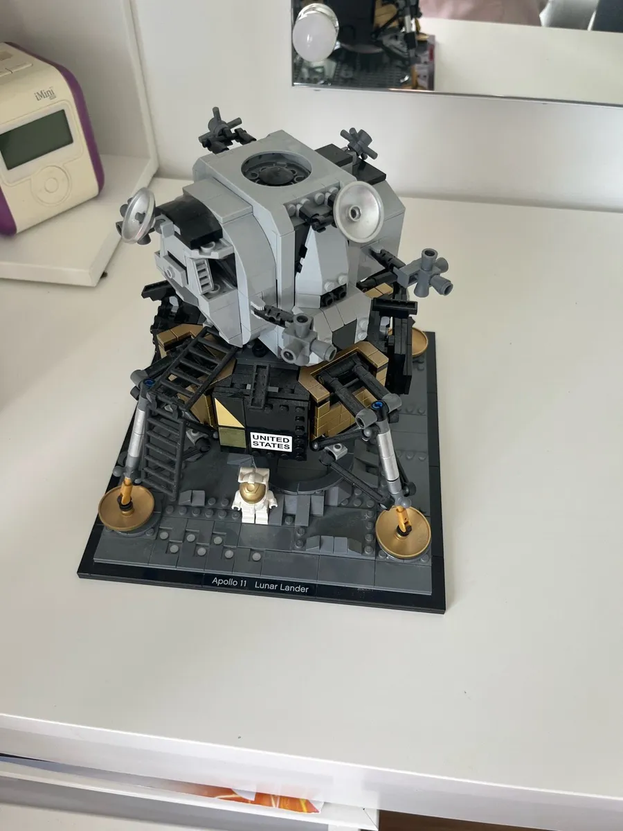 Lego NASA Apollo 11 Lunar Lander - Image 3