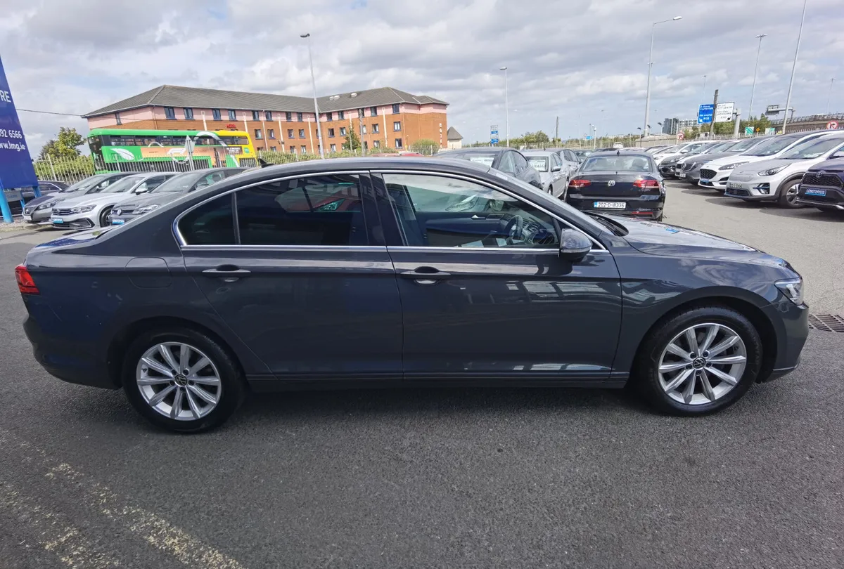 VOLKSWAGEN PASSAT 2.0TDI BUSINESS AUTOMATIC - Image 4