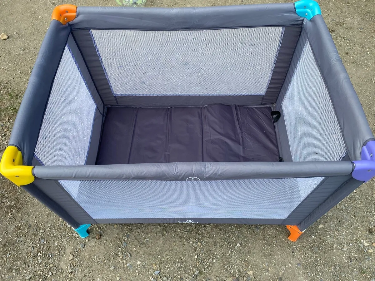 Travel cot. - Image 2