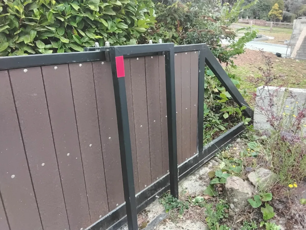 Gate - Image 2