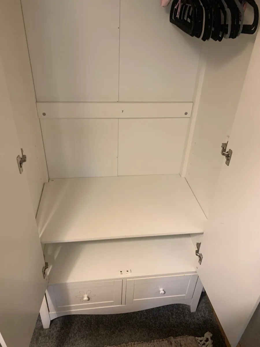 Kid’s wardrobe  free - Image 1