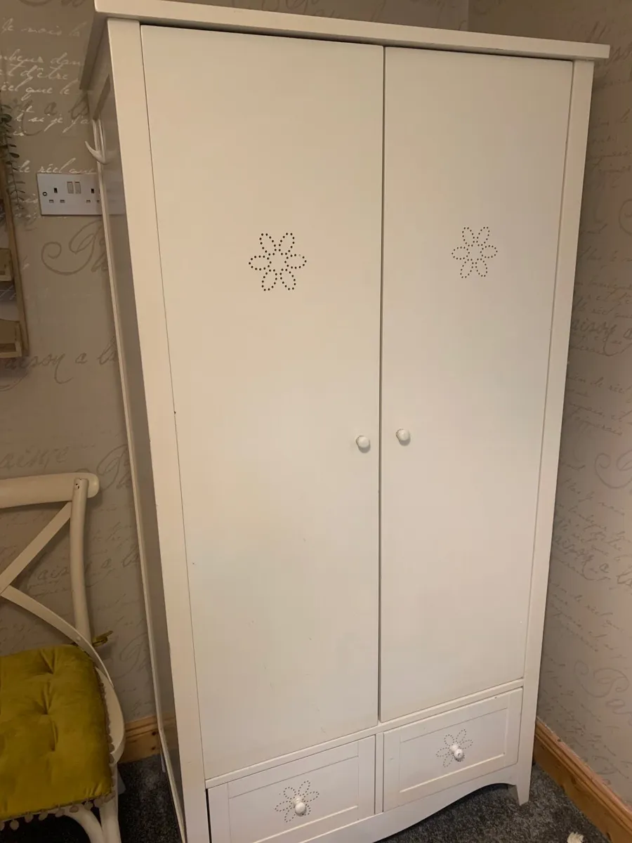 Kid’s wardrobe  free - Image 2