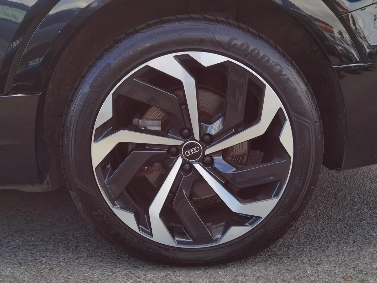 AUDI E-TRON 71KWH 50 QUATTRO S LINE BLACK EDITION - Image 2