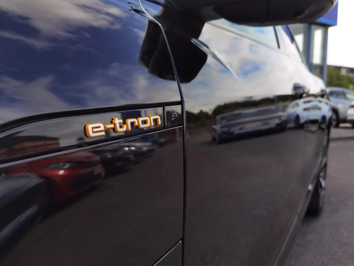 AUDI E-TRON 71KWH 50 QUATTRO S LINE BLACK EDITION - Image 3