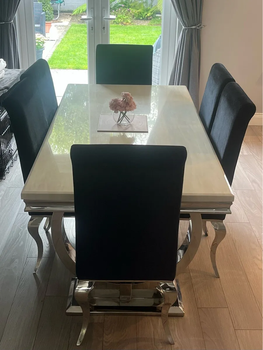 Dining room table & chairs - Image 1