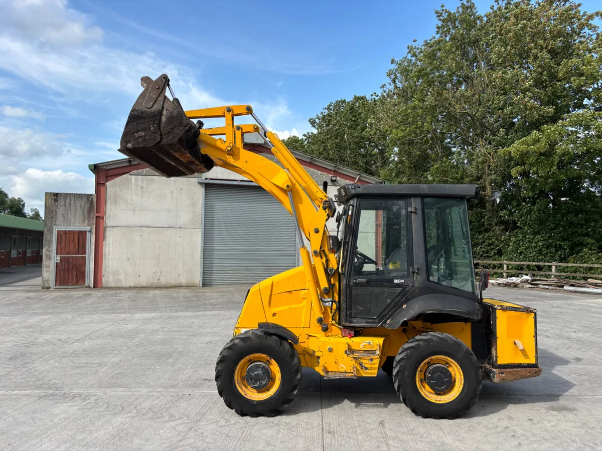 2010 JCB 2CX Loader