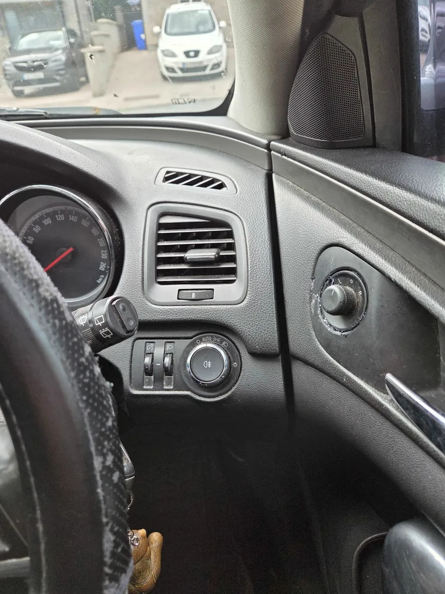 Opel Insignia 2011 - Image 2