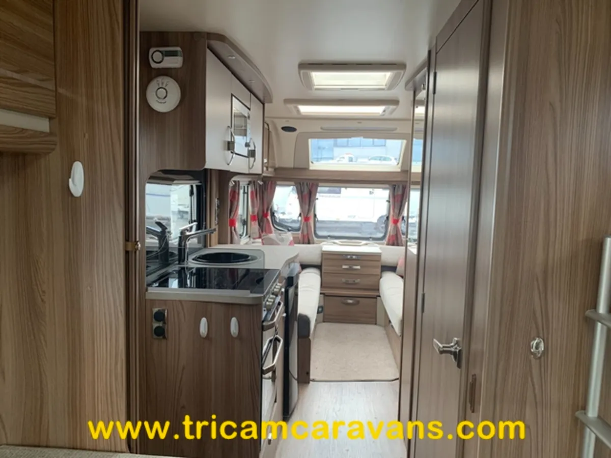 2017 Swift Challenger 590/6, Fixed Bunks - Image 2