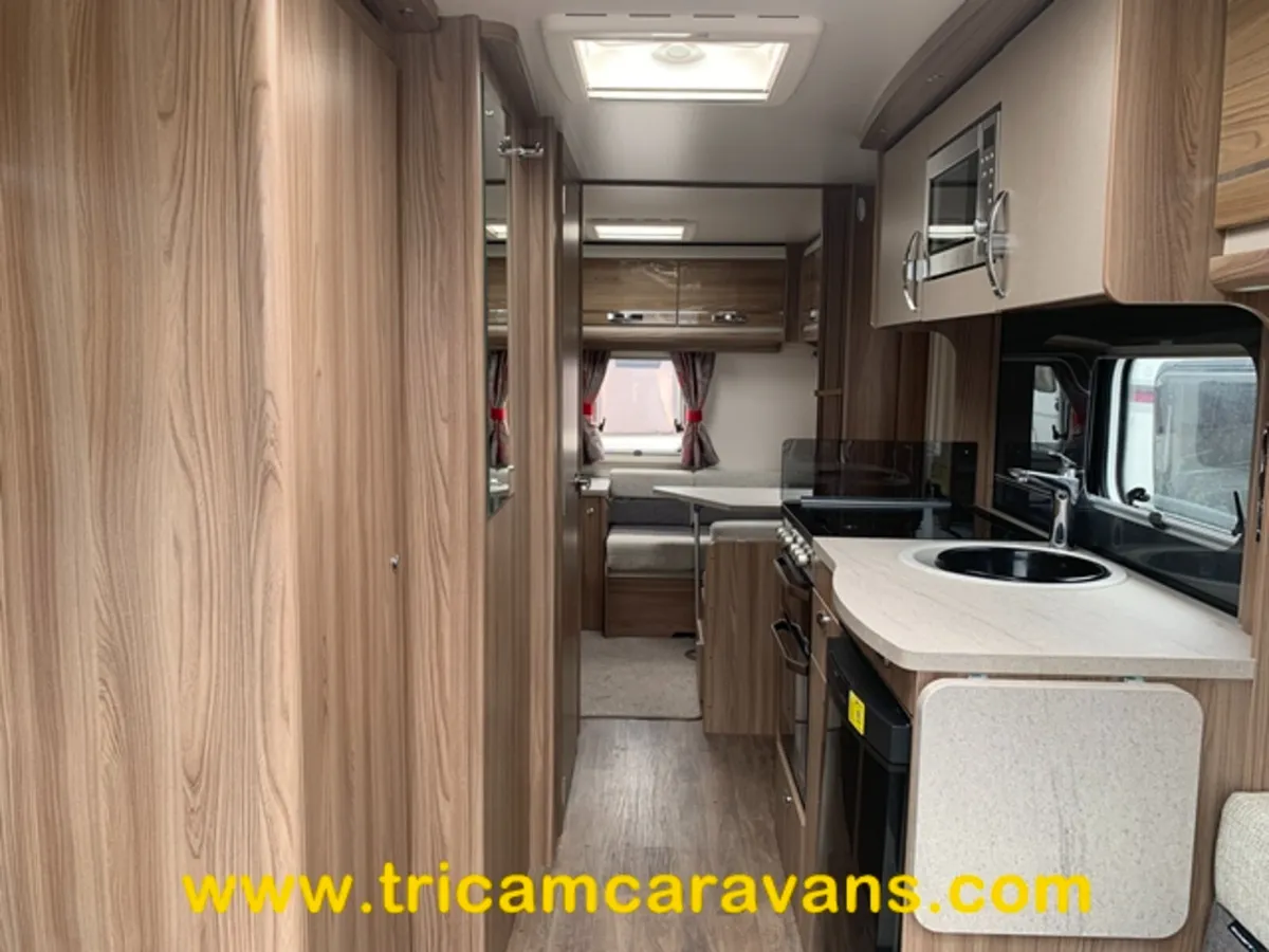 2017 Swift Challenger 590/6, Fixed Bunks - Image 4