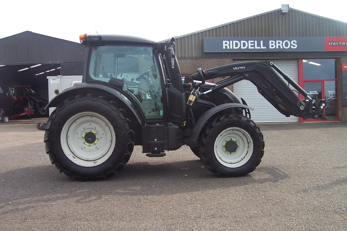 2018 Valtra N124 c/w Valtra G5 Loader - Image 1