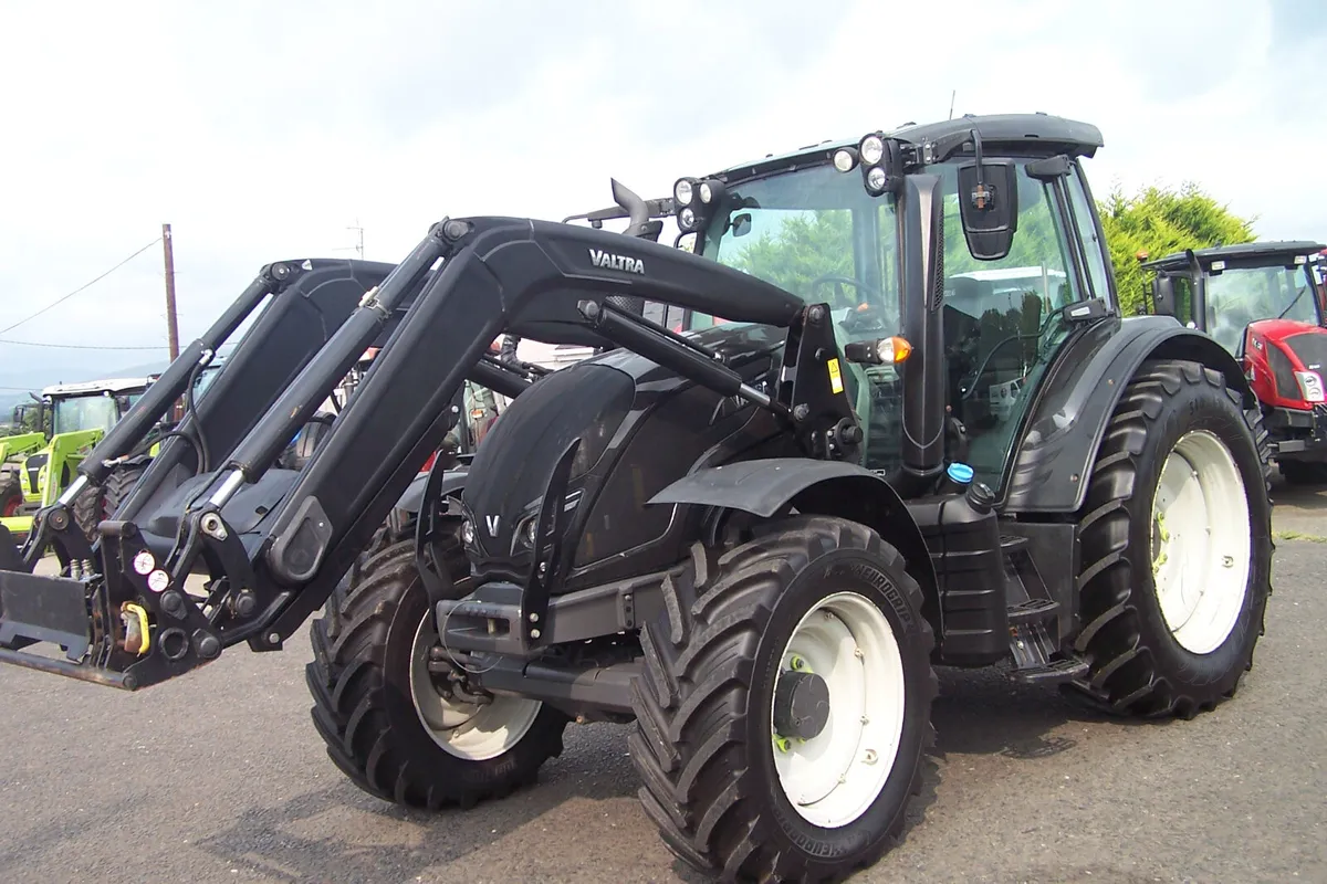 2018 Valtra N124 c/w Valtra G5 Loader - Image 2