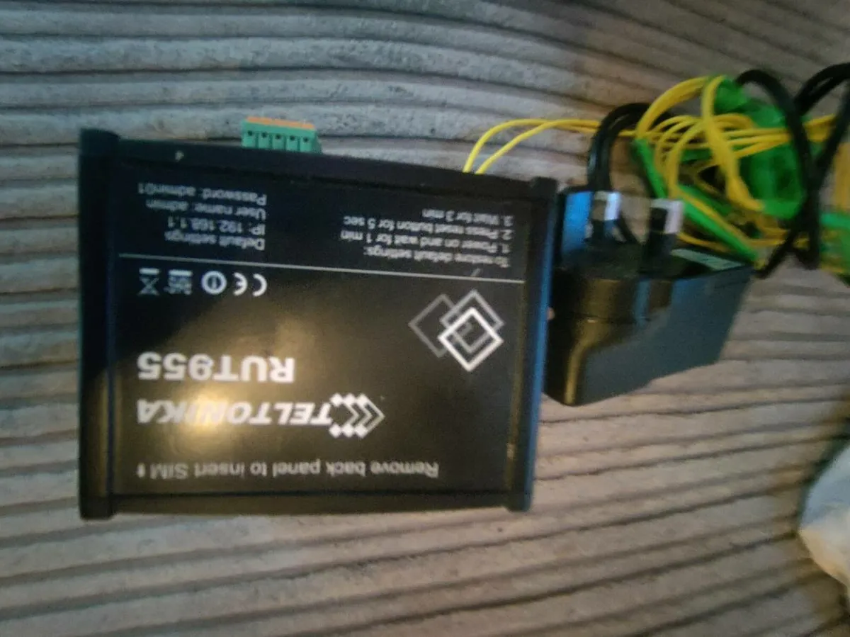 Teltonika RUT955  + Poynting Directional Antenna - Image 2