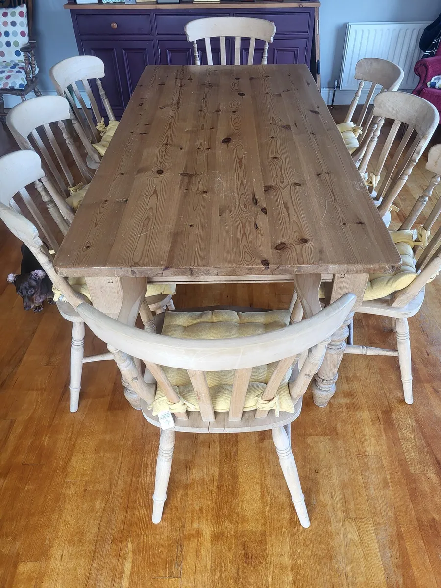 Table and chairs - Image 2