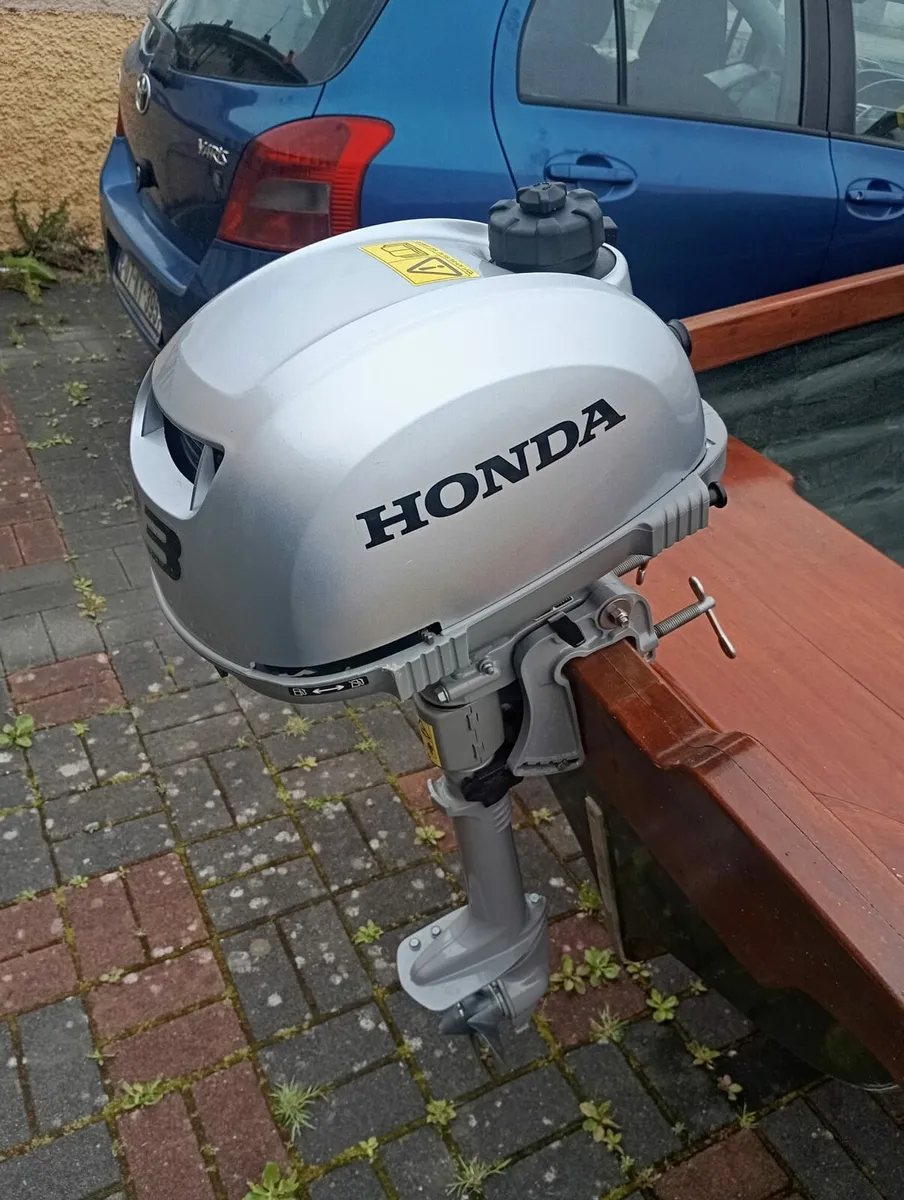 13 foot sheelan boat and new engine - Image 4