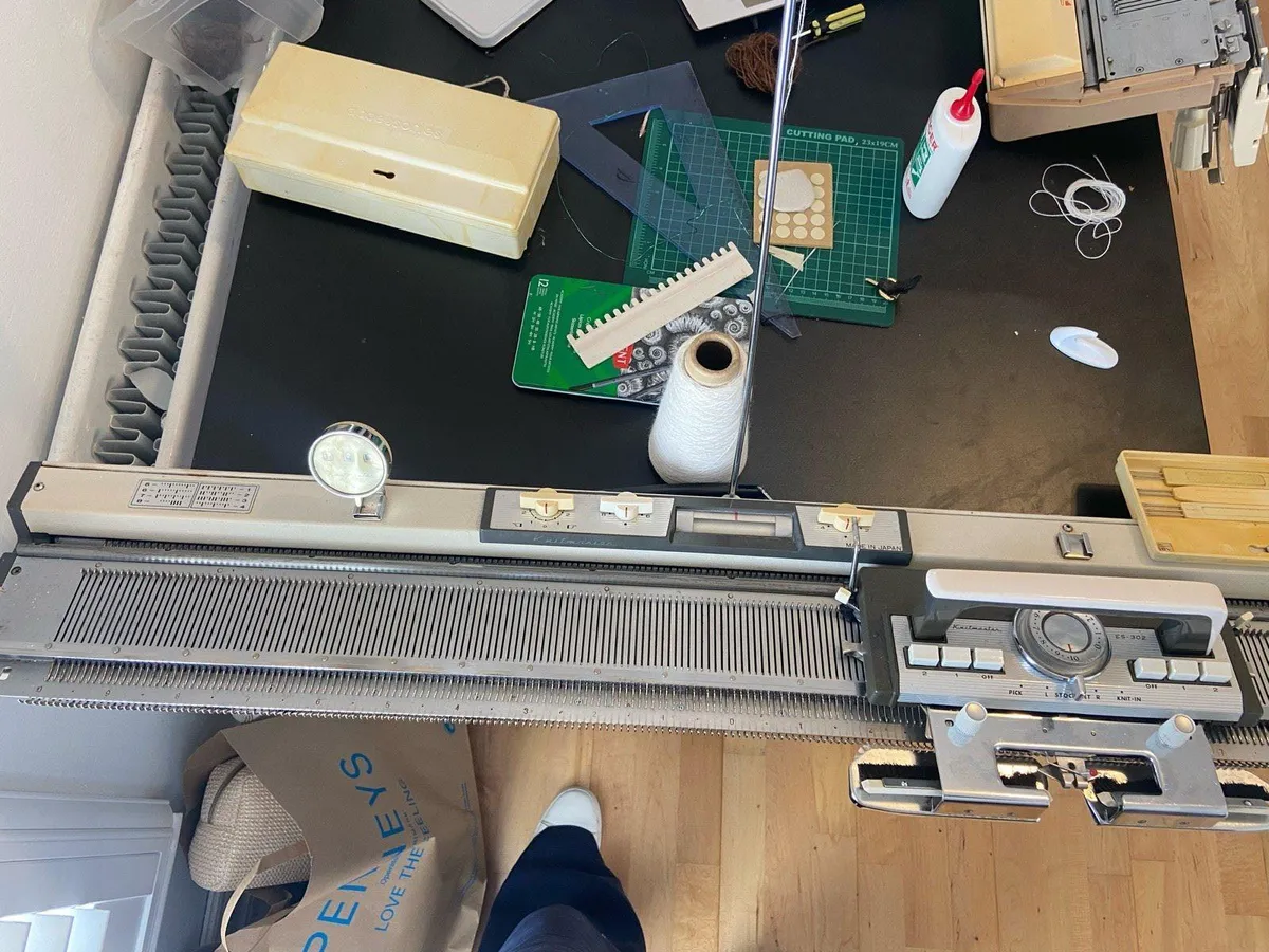 Knitting Machine. - Image 2