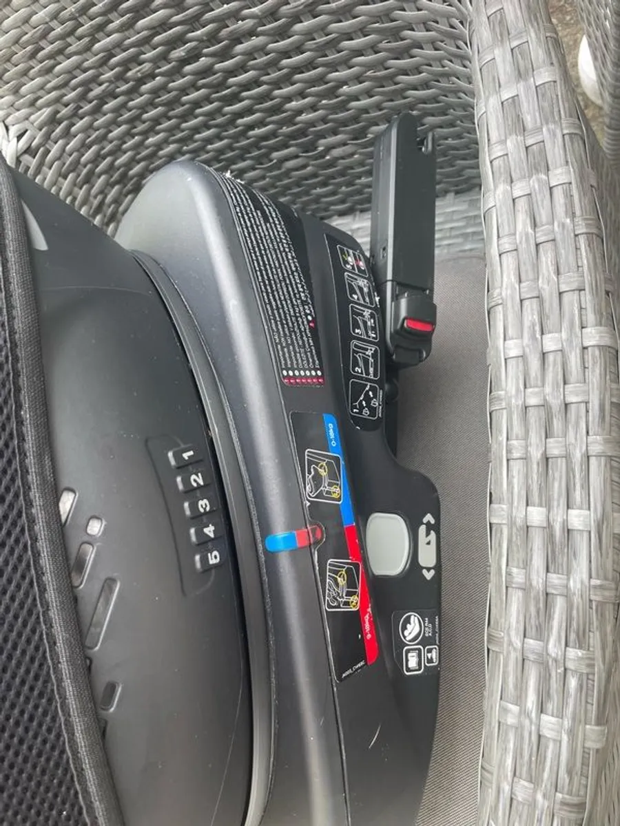 Infant Isofix Car Seat - Image 1