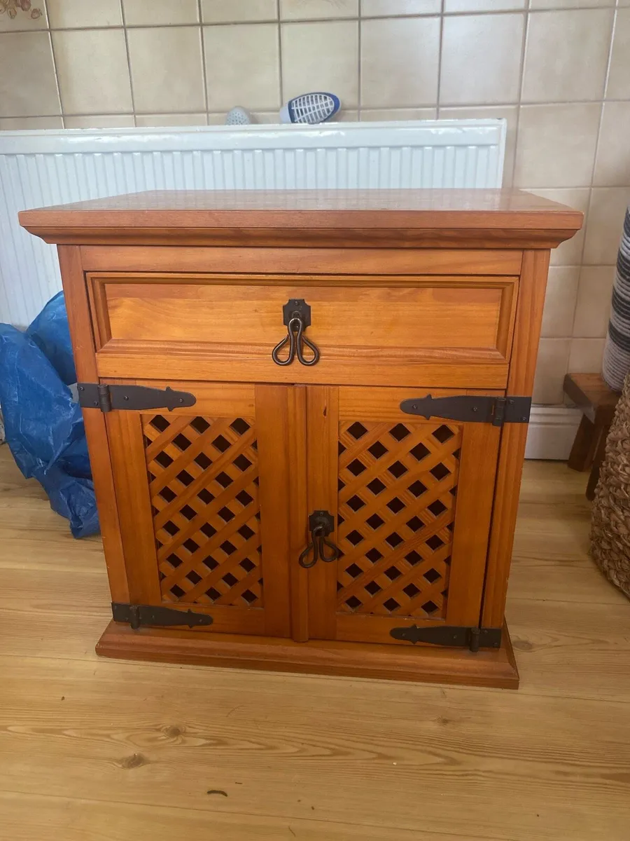 2x bed side tables - Image 1
