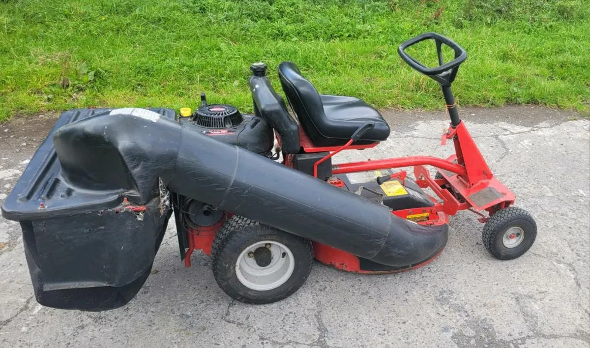 Snapper ride on lawnmower - Image 1