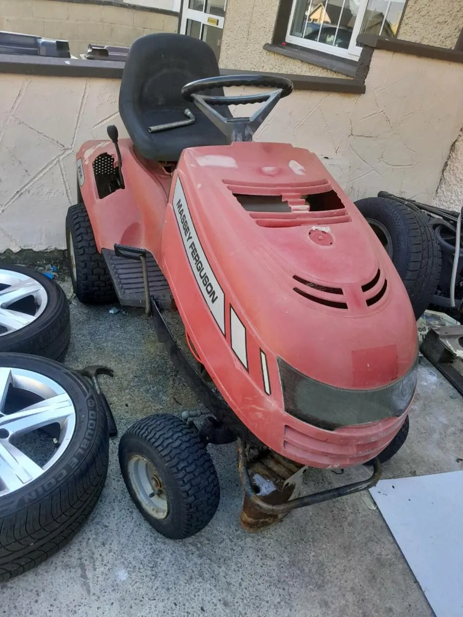 Massey ferguson ride on mower  no deck read bio - Image 1