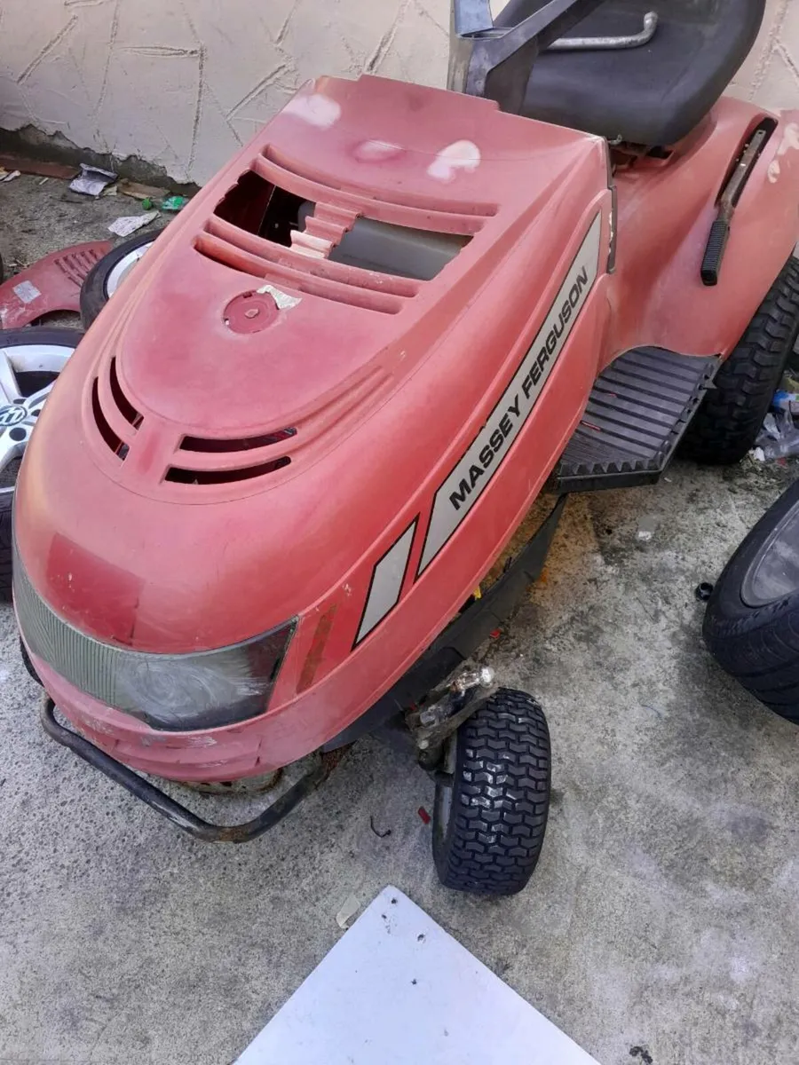 Massey ferguson ride on mower  no deck read bio - Image 3