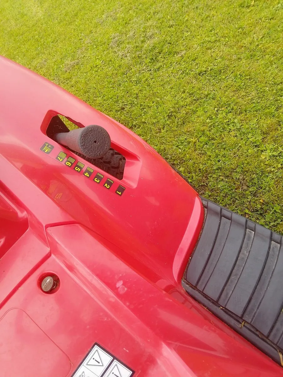 Ride on lawnmower - Image 2