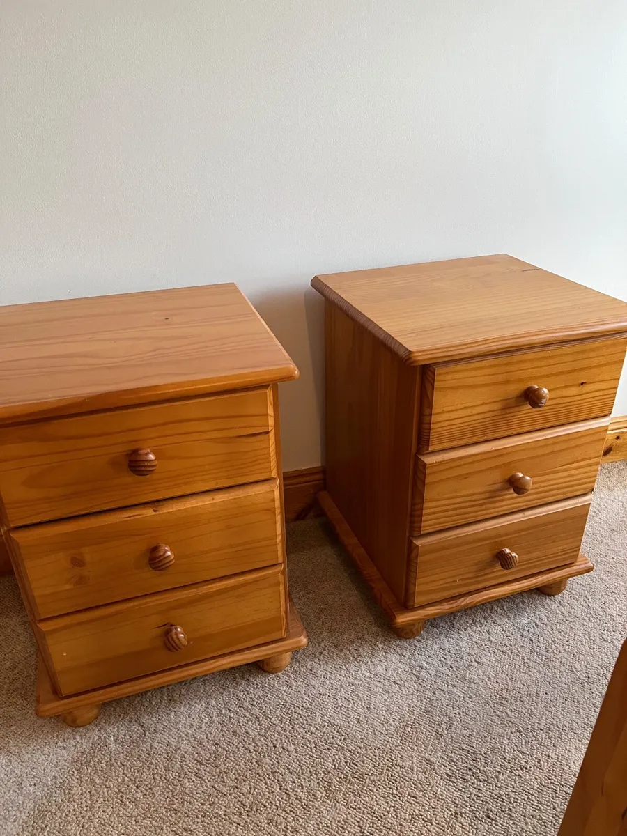 Bedside lockers ==== two available in pine