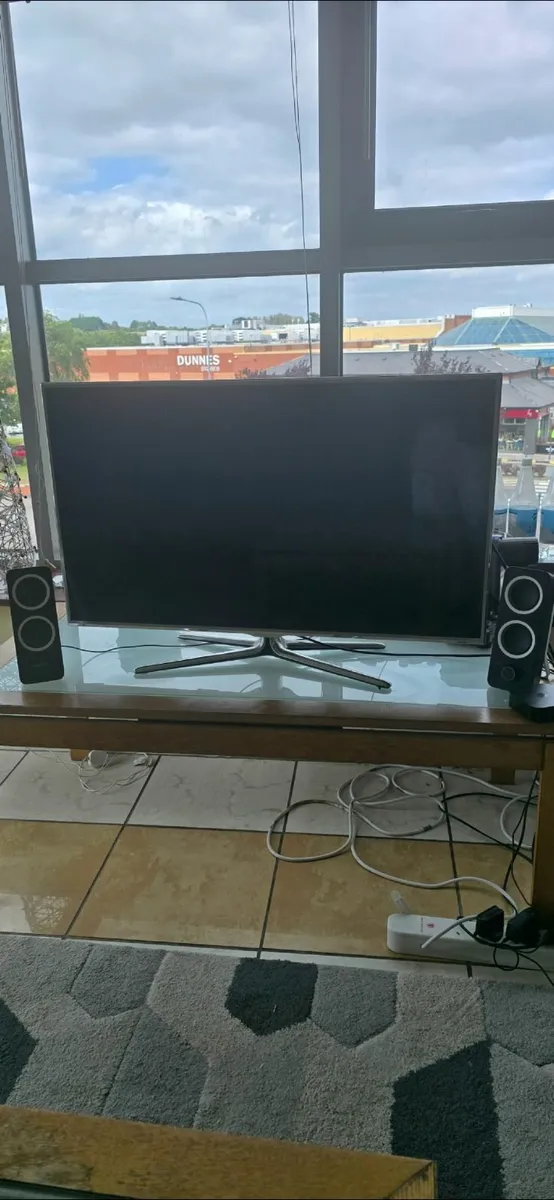 Samsung 40 inch Television + logitech speakers - Image 1