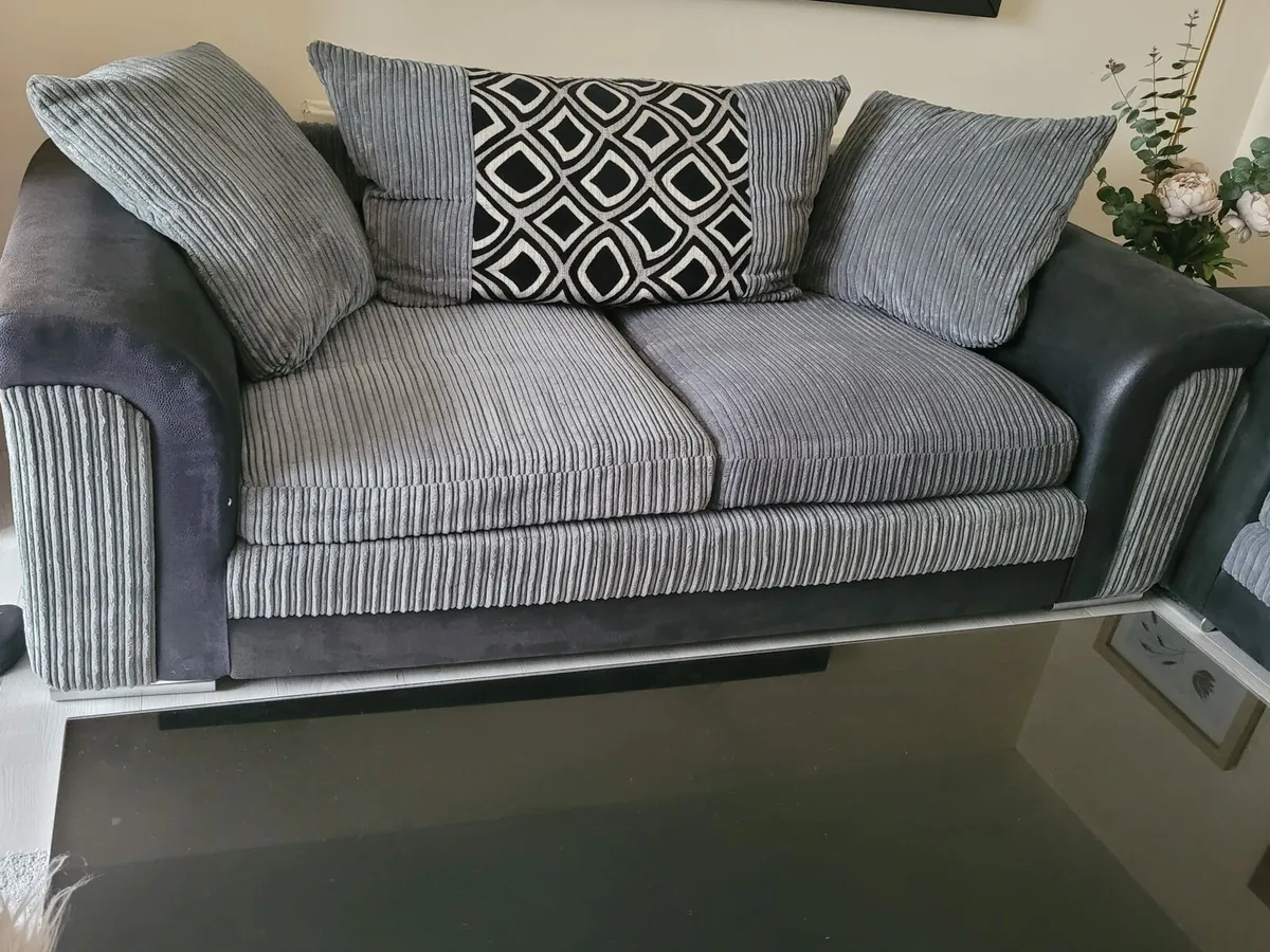 Beautiful sofa set excellent condition - Image 2