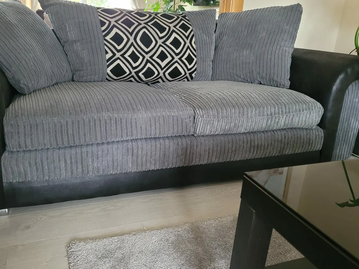 Beautiful sofa set excellent condition - Image 3