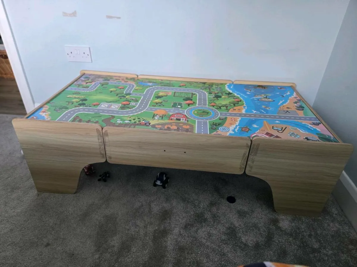 Train track Table - Image 1