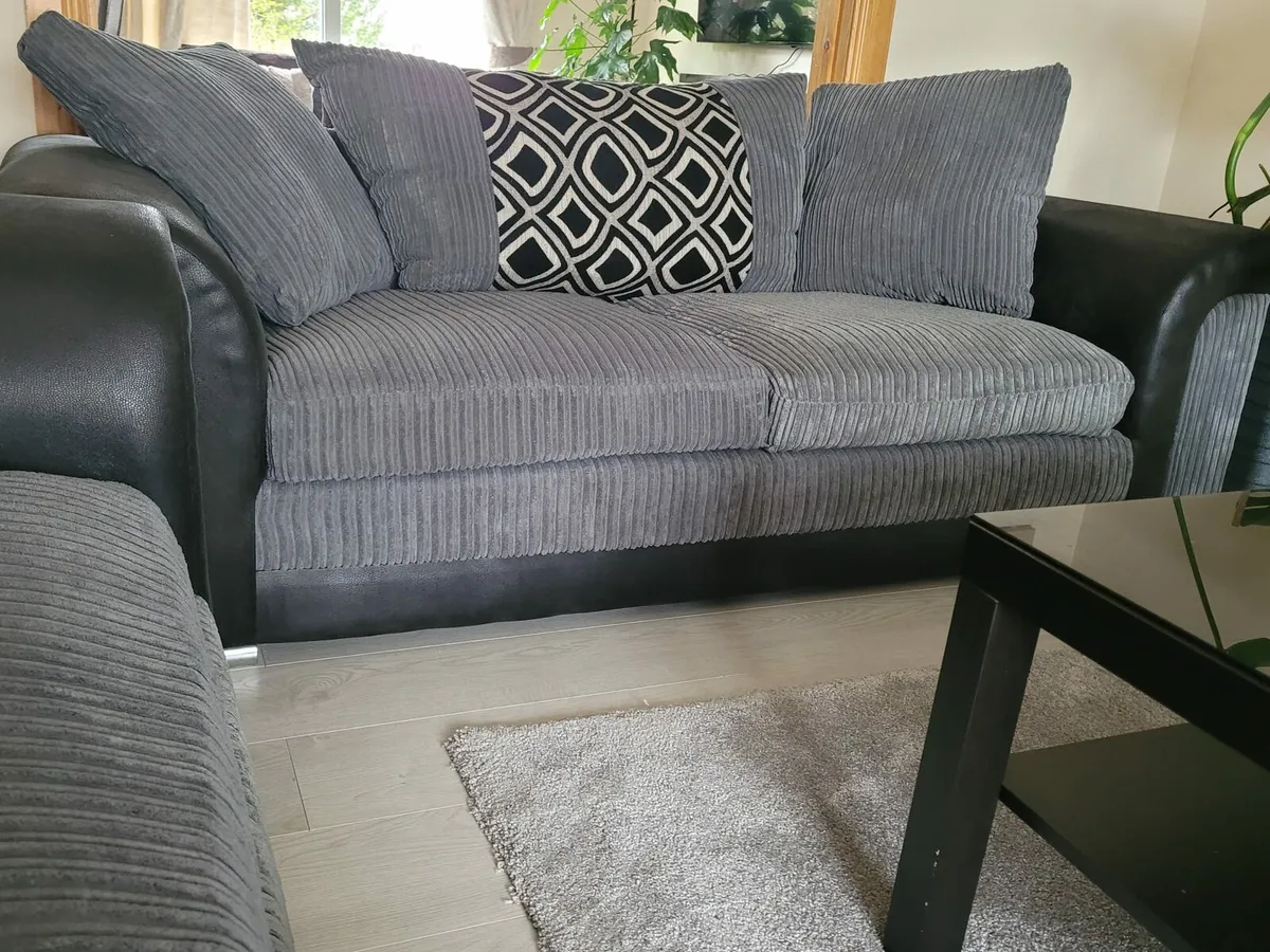 Beautiful sofa set excellent condition - Image 1