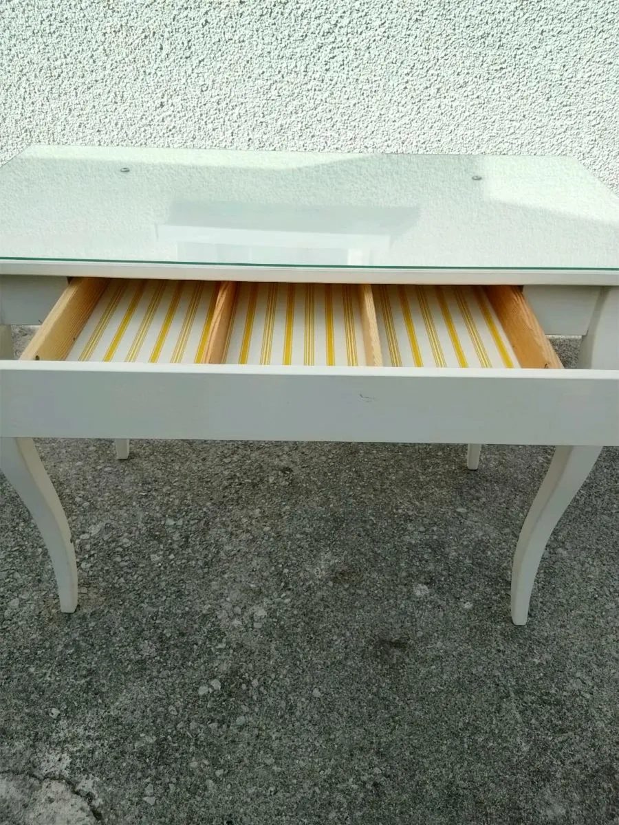 Dressing table - Image 1